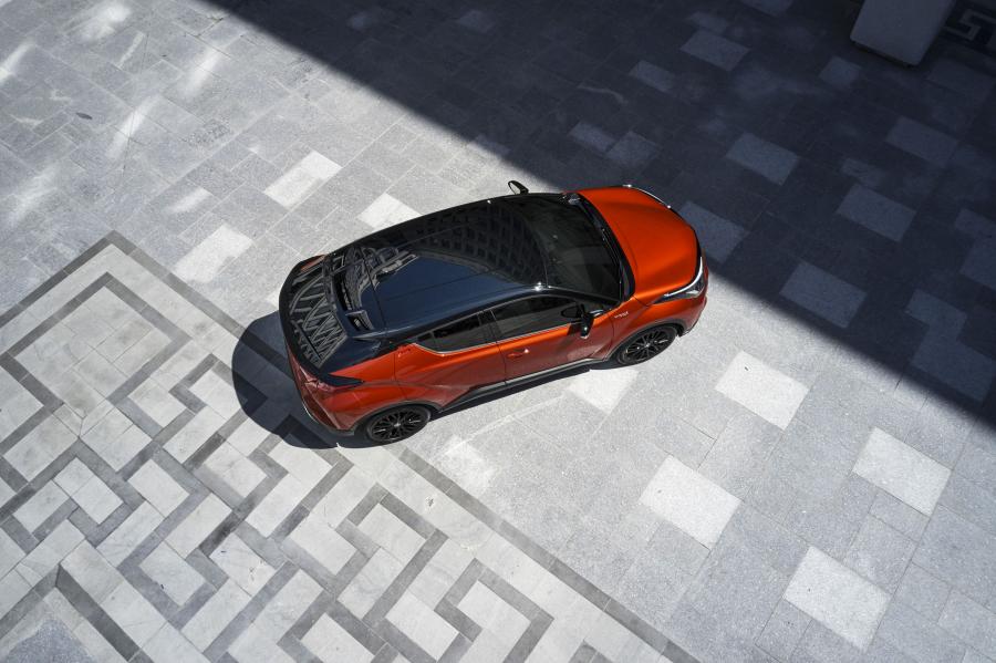  Toyota C-HR Hybrid 2019 года  (WW) (фото 33 из 174)